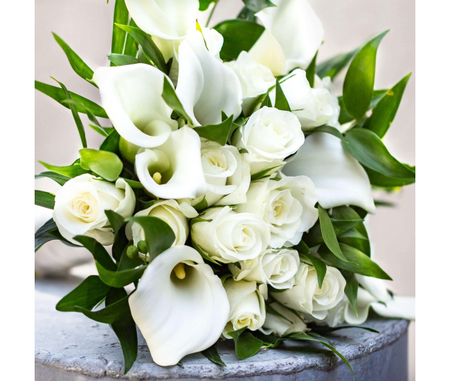 Bouquet de mariée Hortense - calla et rose blanche : élégance assurée