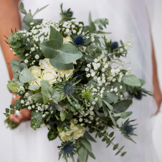 Bouquet de mariée Julie - chardons, gypsophile et eucalyptus !