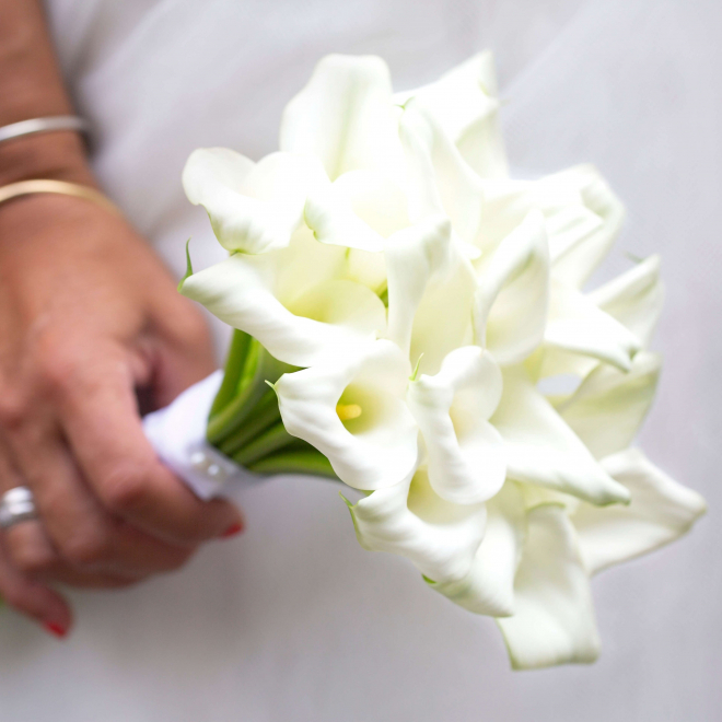 Bouquet de mariée Émilie - callas blancs, chic et élégance pour le jour J