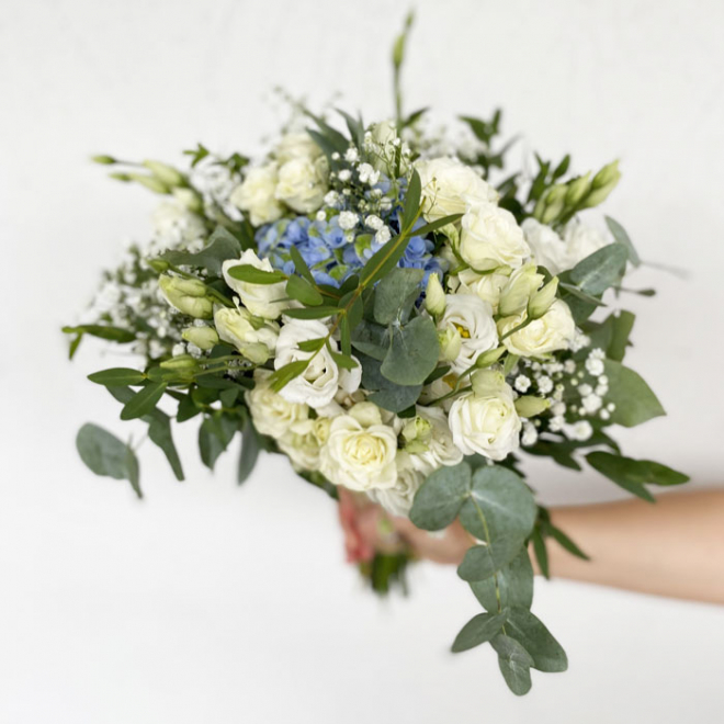 Un bouquet de mariée Naturel, un mélange de feuillages et fleurs verts