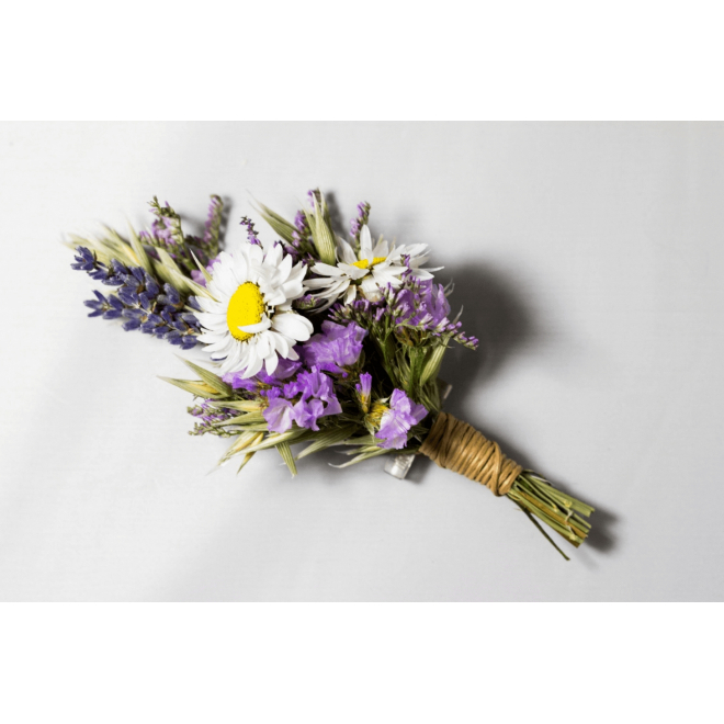 Une boutonnière 100% composée de fleurs séchées - Collection Maude