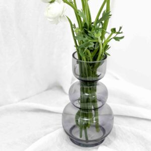 Vase en verre gris rétro